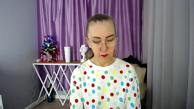 queen a n i online show from December 2024 11:41:02 AM