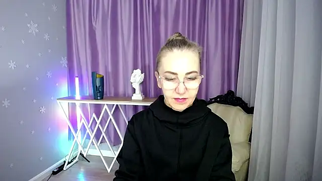 queen a n i online show from September 2025 08:51:02 AM