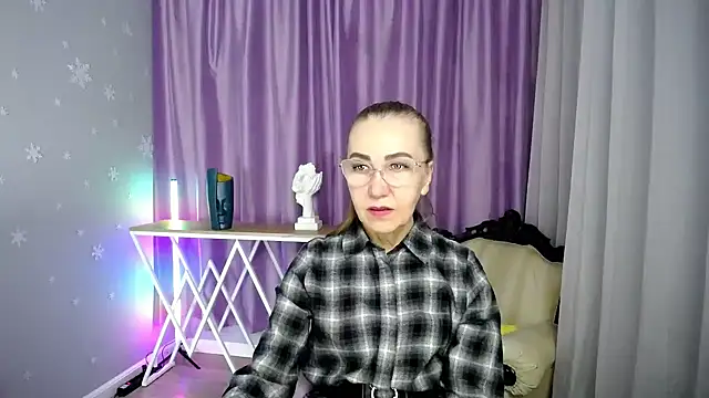 queen a n i online show from September 2025 11:26:02 AM