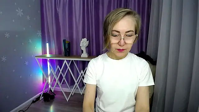 queen a n i online show from October 2025 07:22:01 AM