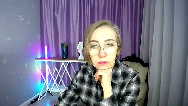 queen a n i online show from October 2025 09:52:02 AM