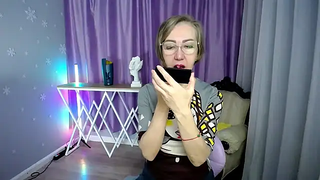 queen a n i online show from October 2025 09:44:01 AM