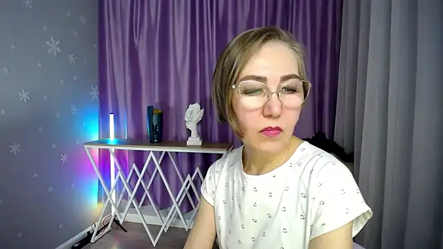 Snapshot of queen_a_n_i chatting on November 2025 11:32:02 AM queen a n i online show from November 2025 11:32:02 AM