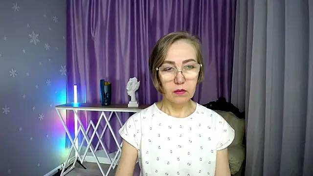 Snapshot of queen_a_n_i chatting on November 2025 08:57:01 AM queen a n i online show from November 2025 08:57:01 AM