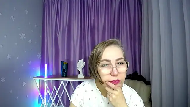 Snapshot of queen_a_n_i chatting on November 2025 10:03:02 AM queen a n i online show from November 2025 10:03:02 AM