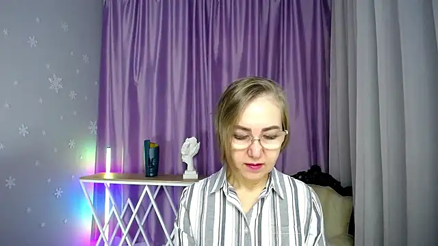 Snapshot of queen_a_n_i chatting on November 2025 08:14:01 AM queen a n i online show from November 2025 08:14:01 AM