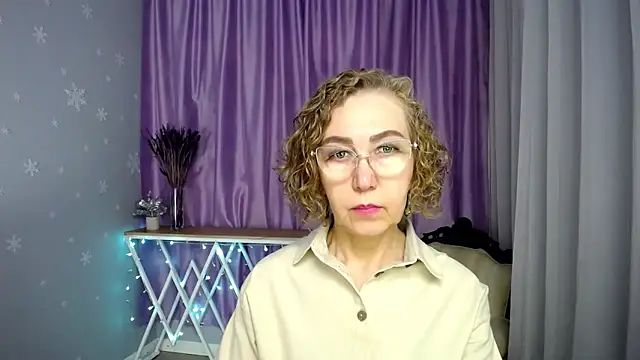 Snapshot of queen_a_n_i chatting on June 2026 10:21:02 AM queen a n i online show from June 2026 10:21:02 AM