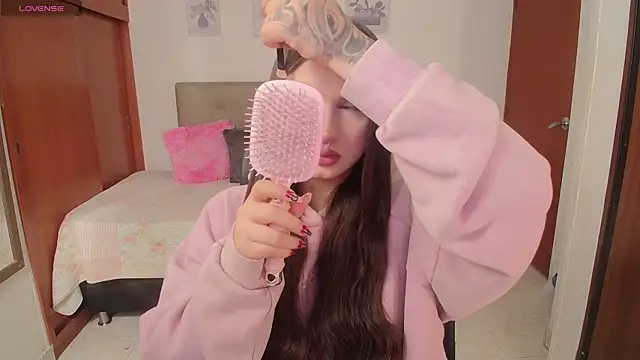 Miley Baker online show from October 2025 04:22:01 PM