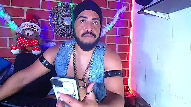 Snapshot of the_master_foal_ chatting on December 2024 06:27:01 AM the master foal online show from December 2024 06:27:01 AM