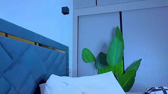 Snapshot of Mia_Tin chatting on September 2025 04:07:02 PM Mia Tin online show from September 2025 04:07:02 PM