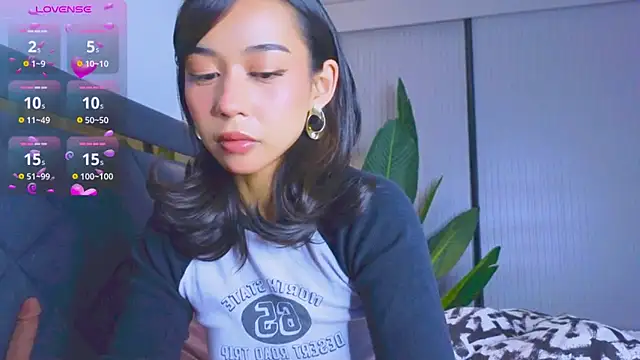 Snapshot of Mia_Tin chatting on October 2025 04:06:02 PM Mia Tin online show from October 2025 04:06:02 PM