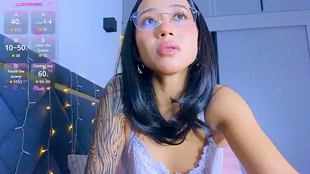 Mia Tin online show from January 2026 12:07:02 PM