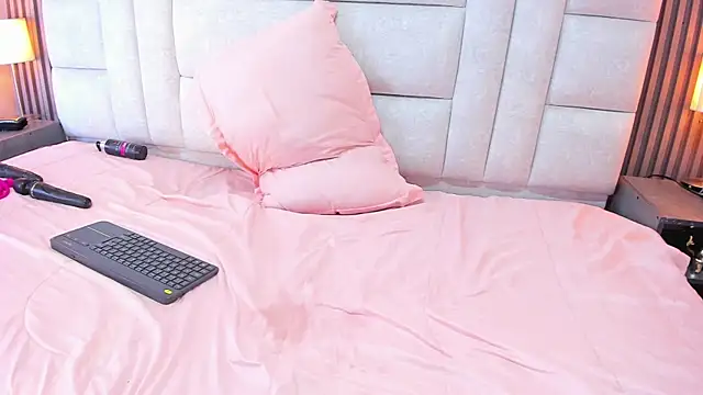 EYMI TOMSOM online show from February 2025 02:43:01 PM