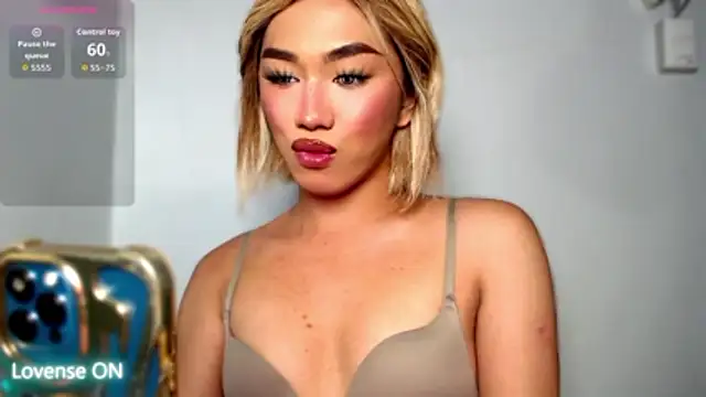 Local Hoelyx online show from October 2025 07:37:01 PM