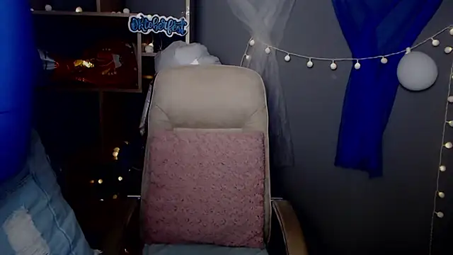 Snapshot of JessikaDaniel chatting on October 2025 06:34:01 AM JessikaDaniel online show from October 2025 06:34:01 AM