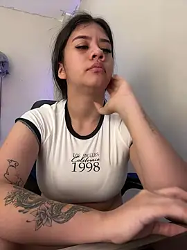 Snapshot of Alhanna_ chatting on March 2025 12:21:02 AM Alhanna online show from March 2025 12:21:02 AM