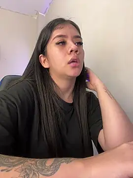 Snapshot of Alhanna_ chatting on March 2025 01:31:01 AM Alhanna online show from March 2025 01:31:01 AM