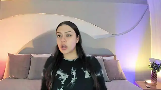 Snapshot of Nicolle_W chatting on November 2025 11:53:01 AM Nicolle W online show from November 2025 11:53:01 AM