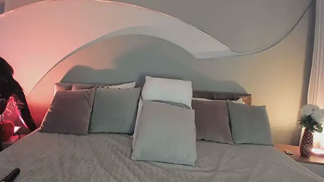 Snapshot of Nicolle_W chatting on November 2025 11:34:02 AM Nicolle W online show from November 2025 11:34:02 AM