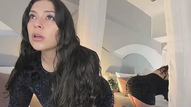 Snapshot of Nicolle_W chatting on December 2025 11:48:01 AM Nicolle W online show from December 2025 11:48:01 AM