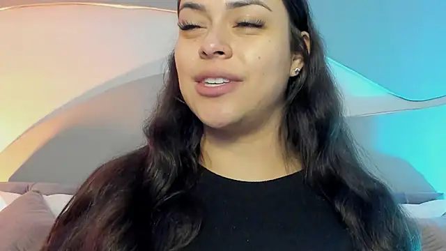 Nicolle W online show from March 2026 11:37:01 AM