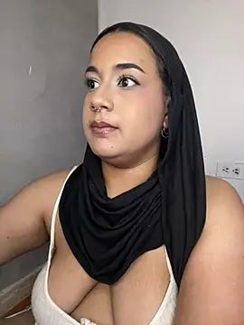 Snapshot of Maryam_yamal chatting on February 2025 09:25:02 PM Maryam yamal online show from February 2025 09:25:02 PM