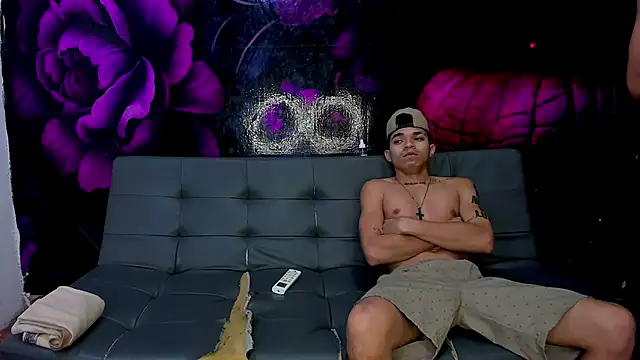 Snapshot of SecretsParty chatting on September 2025 02:33:02 PM SecretsParty online show from September 2025 02:33:02 PM