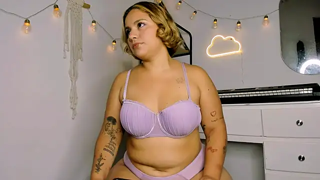 susy angel online show from March 2025 01:45:02 AM