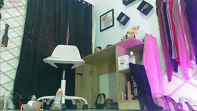 Snapshot of myla_sarah chatting on April 2026 08:57:02 PM myla sarah online show from April 2026 08:57:02 PM