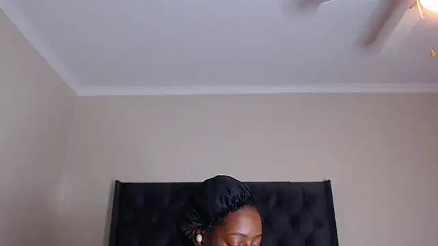 Snapshot of Sexynaughty_Gal chatting on November 2025 09:25:02 PM Sexynaughty Gal online show from November 2025 09:25:02 PM