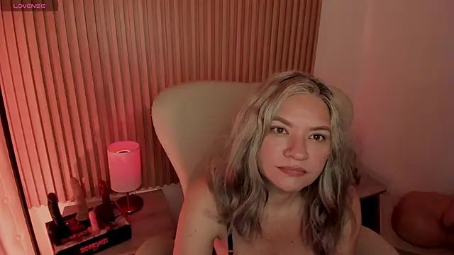 MarianL0ve online show from January 2025 10:42:01 AM