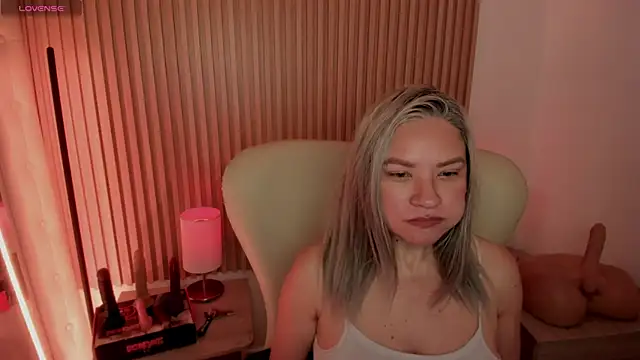 MarianL0ve online show from February 2025 01:43:01 PM