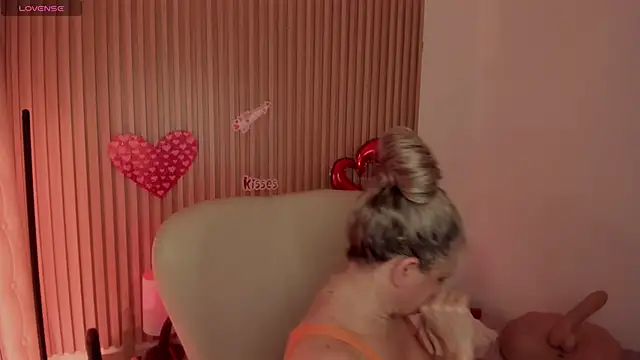 MarianL0ve online show from February 2025 10:54:01 AM