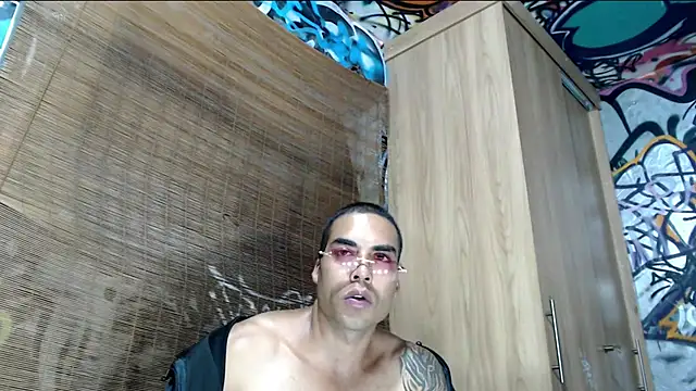 Snapshot of Justin_Frank chatting on October 2025 12:00:01 AM Justin Frank online show from October 2025 12:00:01 AM