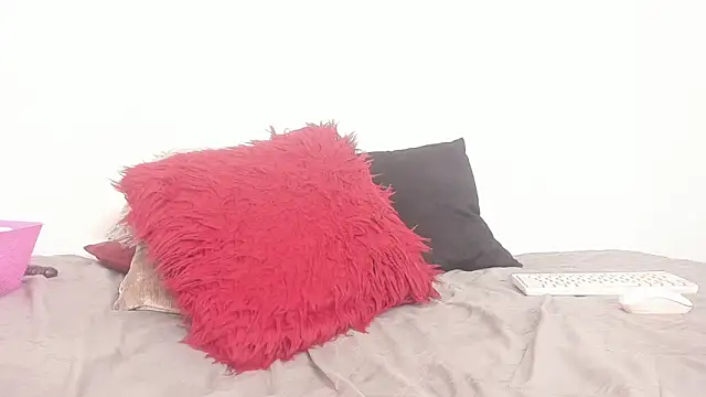 Snapshot of anenchantedtale chatting on December 2024 12:39:02 PM anenchantedtale online show from December 2024 12:39:02 PM