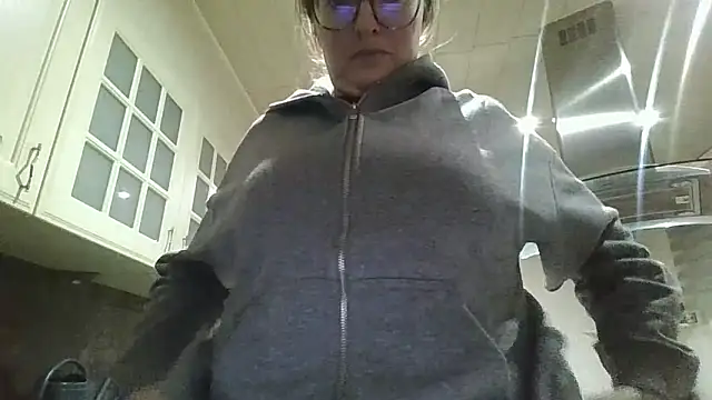 LiquidLeonie online show from March 2026 05:32:02 AM