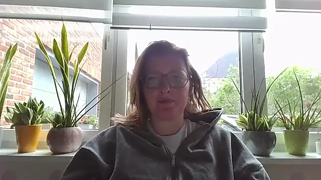 LiquidLeonie online show from May 2026 06:54:01 AM