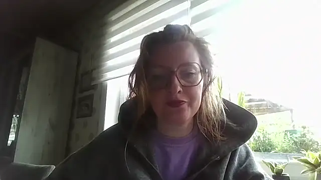 LiquidLeonie online show from May 2026 05:35:02 AM