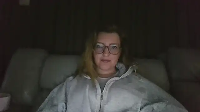 LiquidLeonie online show from May 2026 03:15:01 AM