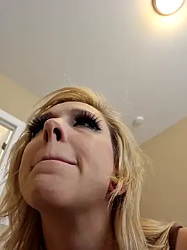 AmethystFoxx online show from April 2026 06:16:02 PM