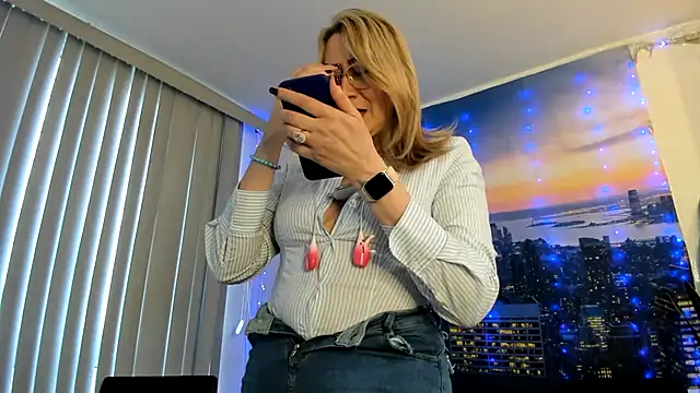 Snapshot of ashleymilf_1 chatting on March 2025 05:13:02 PM ashleymilf 1 online show from March 2025 05:13:02 PM