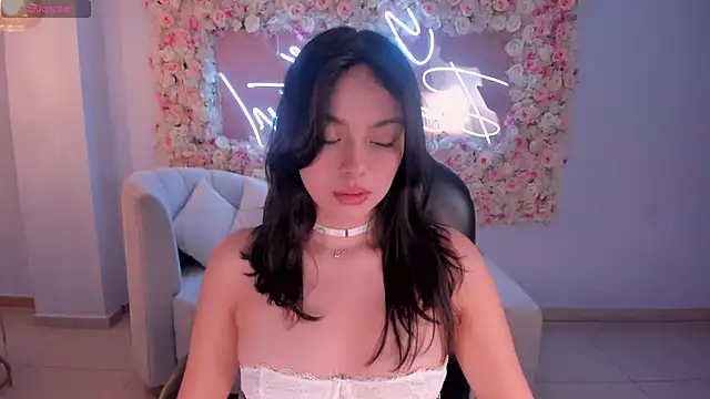 Snapshot of NaomiSainz chatting on February 2025 11:44:02 AM NaomiSainz online show from February 2025 11:44:02 AM
