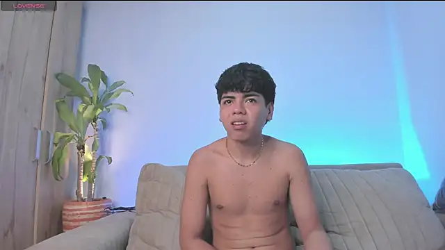 Snapshot of tomdrew69 chatting on October 2025 04:42:01 AM tomdrew69 online show from October 2025 04:42:01 AM