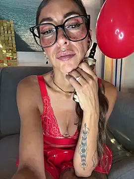 amanilouve online show from May 2026 08:58:02 PM