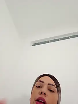 natalygolden69 online show from April 2026 12:00:02 PM