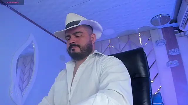 Snapshot of MichaelBear_ chatting on December 2024 12:30:02 PM MichaelBear online show from December 2024 12:30:02 PM