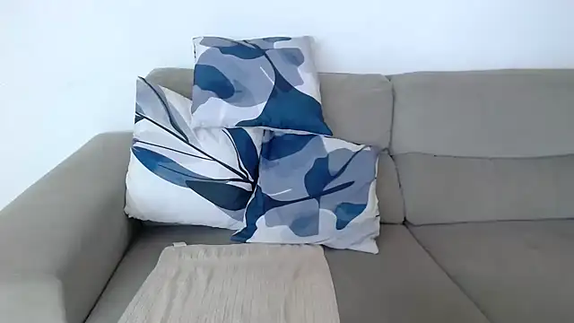 Snapshot of Linda1975 chatting on December 2025 10:53:01 AM Linda1975 online show from December 2025 10:53:01 AM