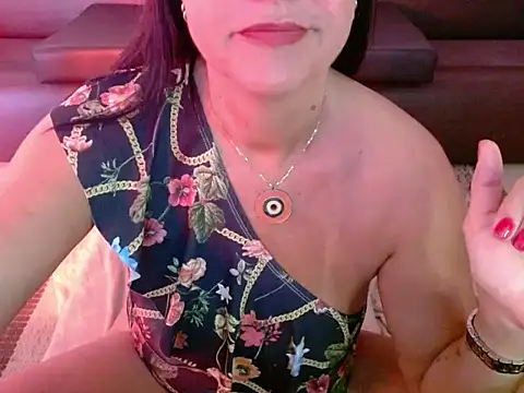 Snapshot of Linda1975 chatting on December 2025 11:06:01 AM Linda1975 online show from December 2025 11:06:01 AM