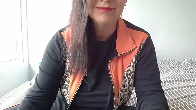 Snapshot of Linda1975 chatting on June 2026 12:07:01 PM Linda1975 online show from June 2026 12:07:01 PM