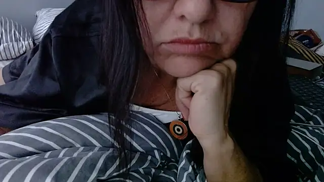 Snapshot of Linda1975 chatting on June 2026 06:27:02 AM Linda1975 online show from June 2026 06:27:02 AM